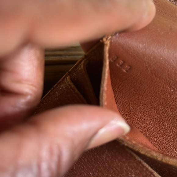LV Bifold 6.5”x4 “ card holder. Code: 832
Call out: Wrinkle due to vintage. - Picture 5 of 9